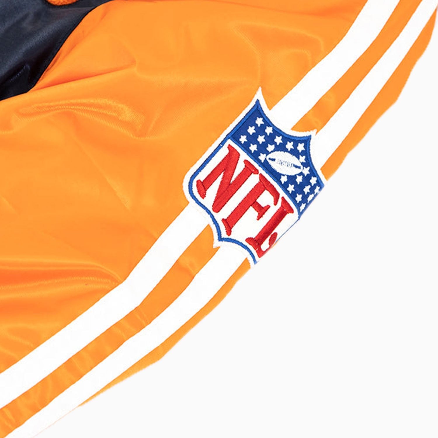 Analyzing image starter-mens-chicago-bears-nfl-varsity-satin-jacket-ls1ln460-bea