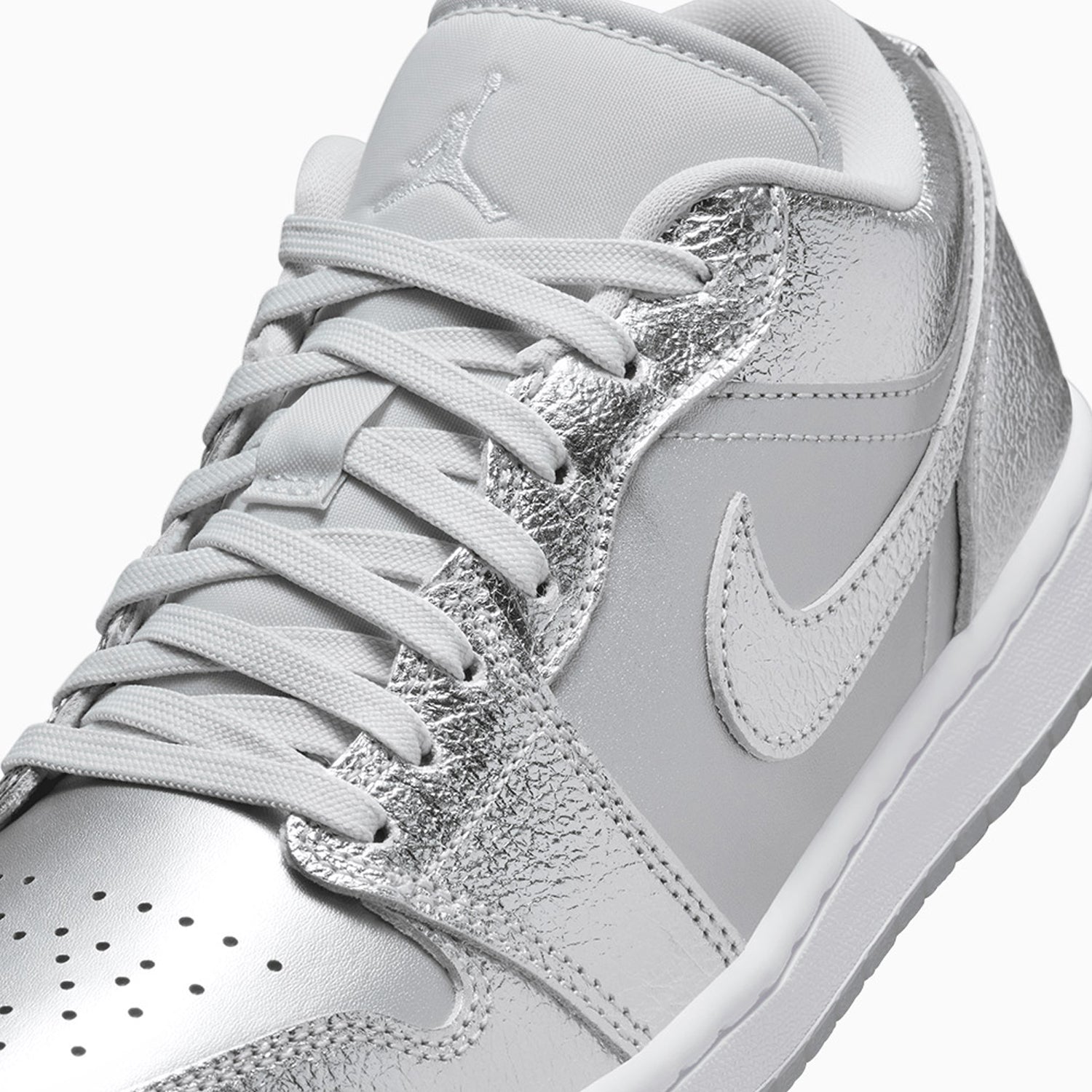 womens-air-jordan-1-se-metallic-silver-fn5030-001