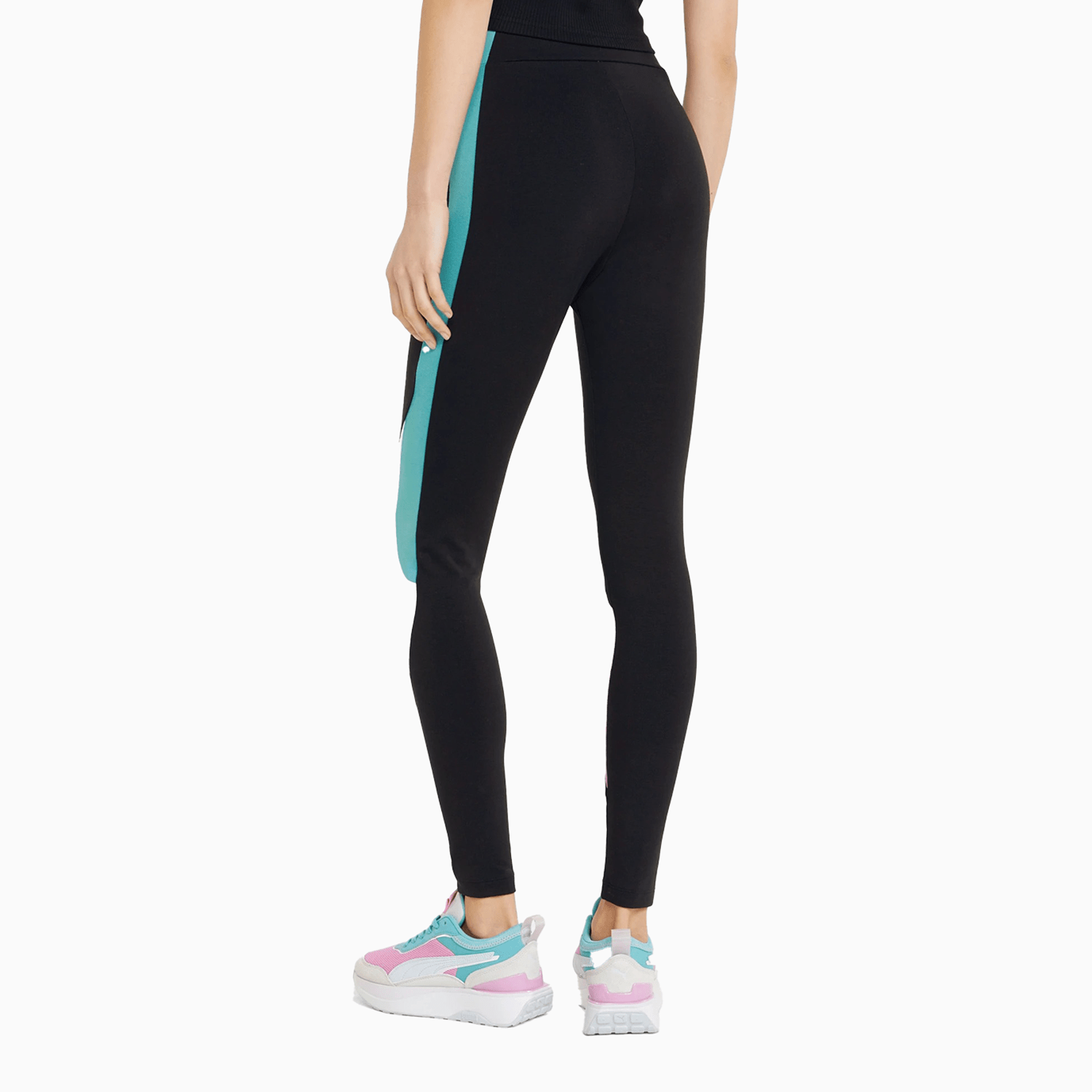 puma-womens-sportswear-graphic-outfit-536015-01-670470-01