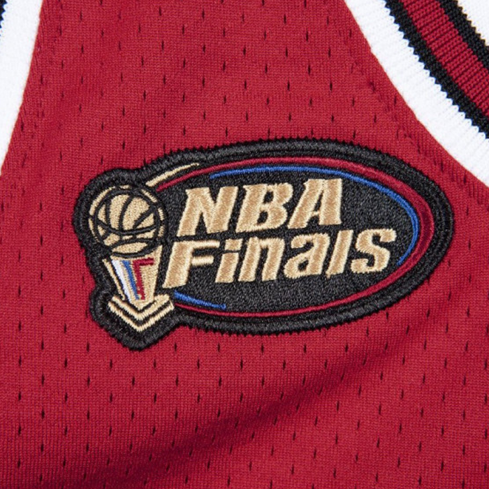 mitchell-and-ness-authentic-michael-jordan-chicago-bulls-nba-1997-98-jersey-ajy4cp19016-cbuunrd97mjo
