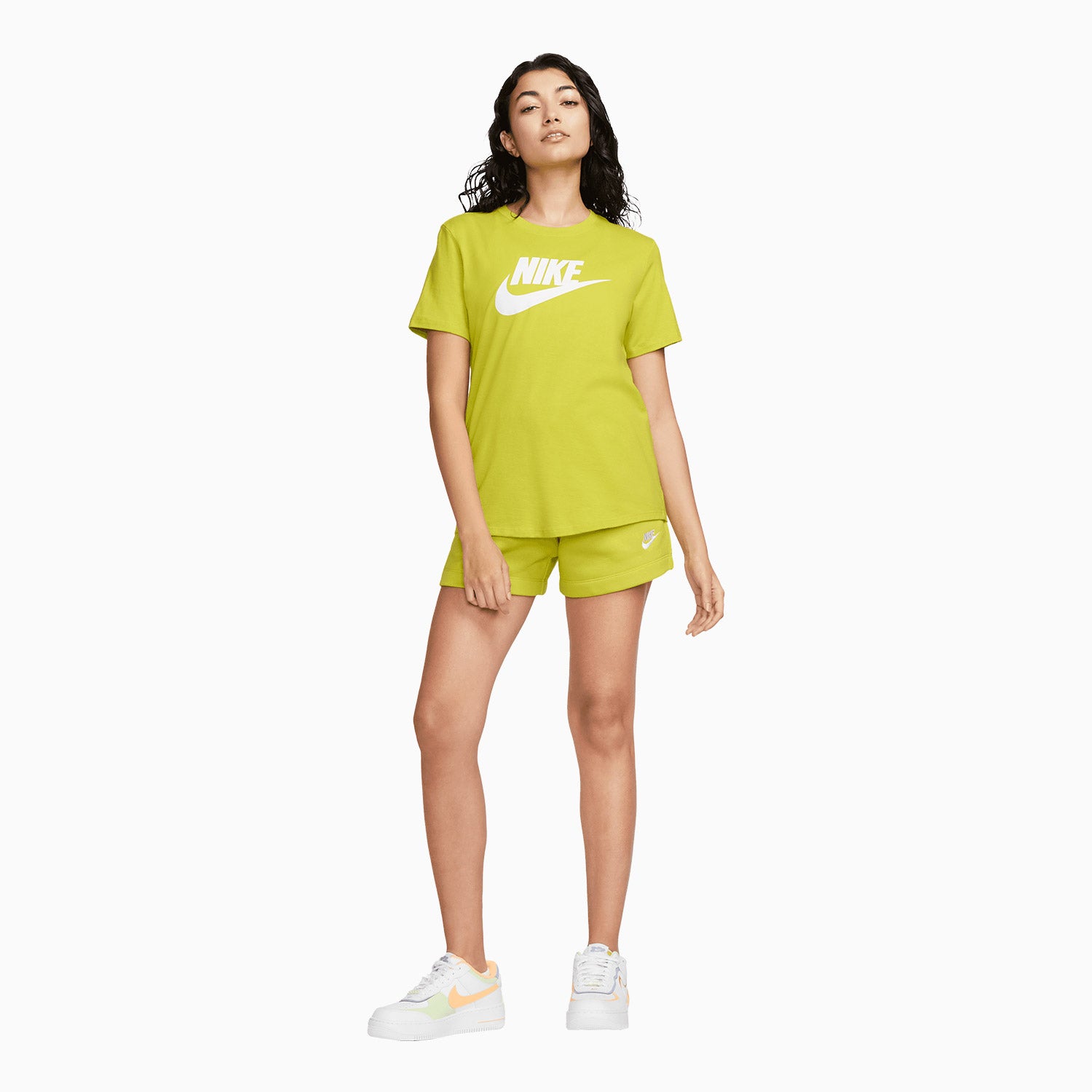 womens-nike-sportswear-club-essentials-t-shirt-and-shorts-outfit-dx7906-308-dq5802-308