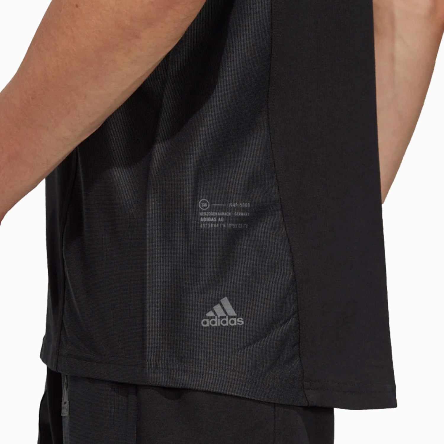 adidas-mens-city-escape-t-shirt-ic9723