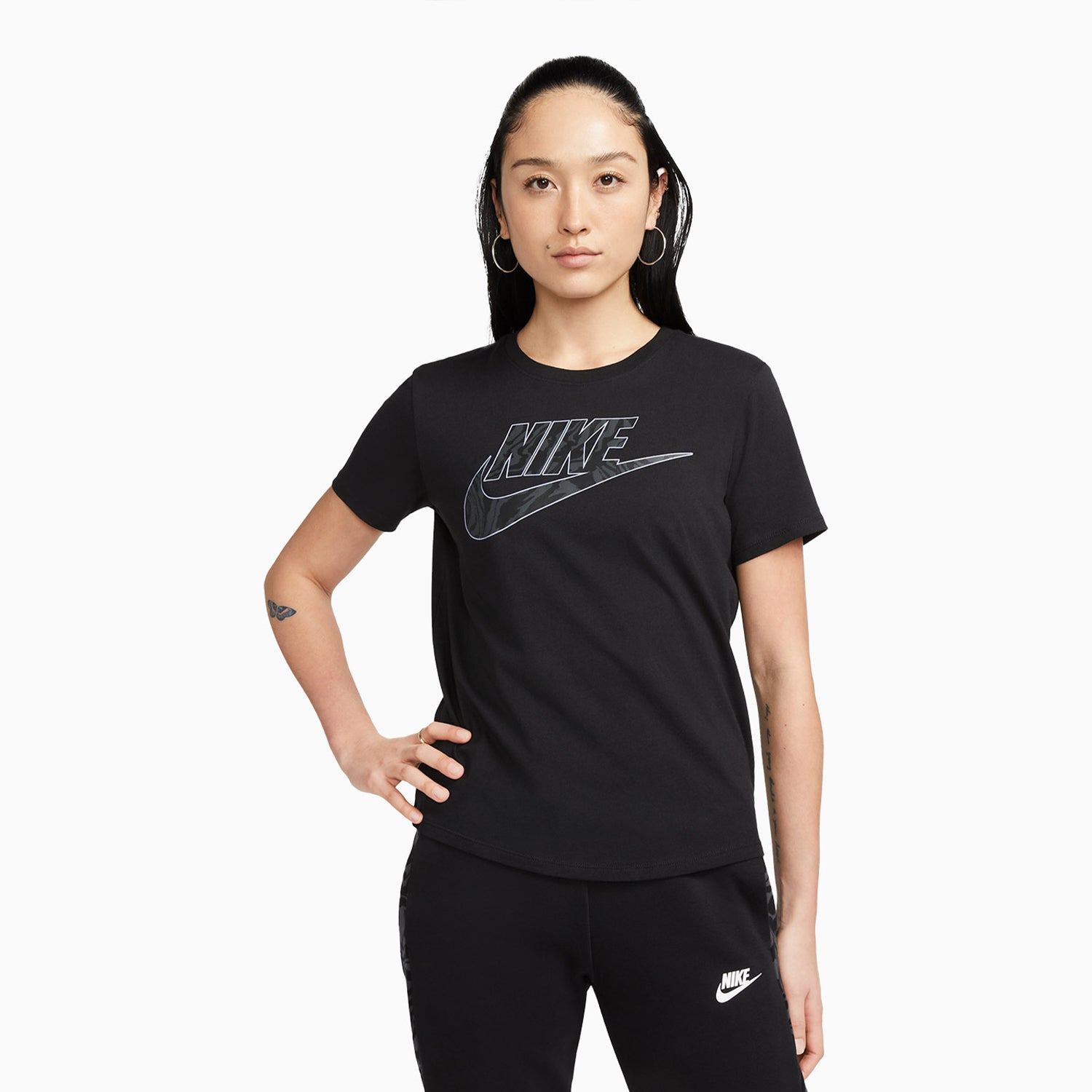 nike-womens-nike-sportswear-t-shirt-fb8087-010