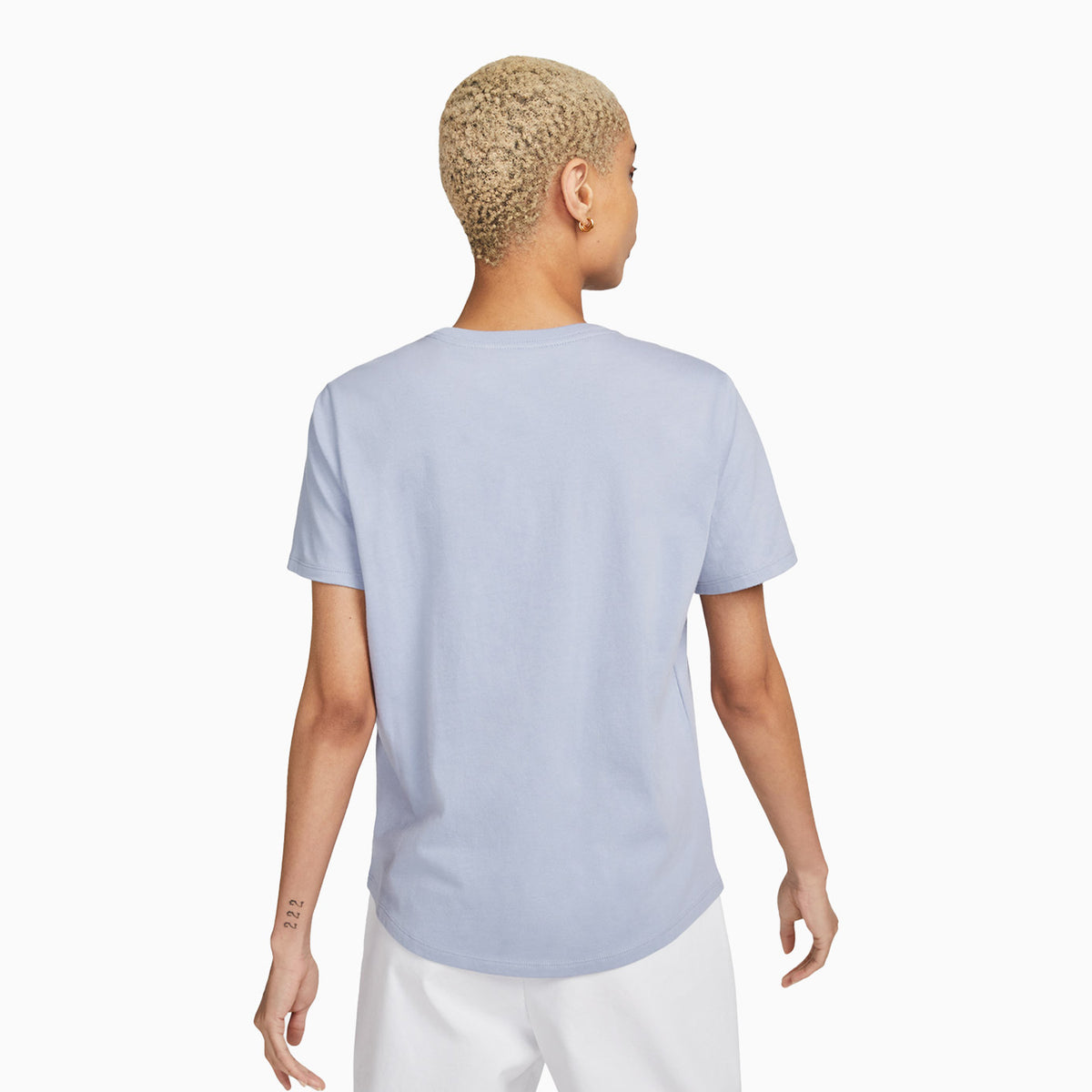 womens-nike-sportswear-t-shirt-and-shorts-outfit-fb8087-510-dv7948-519