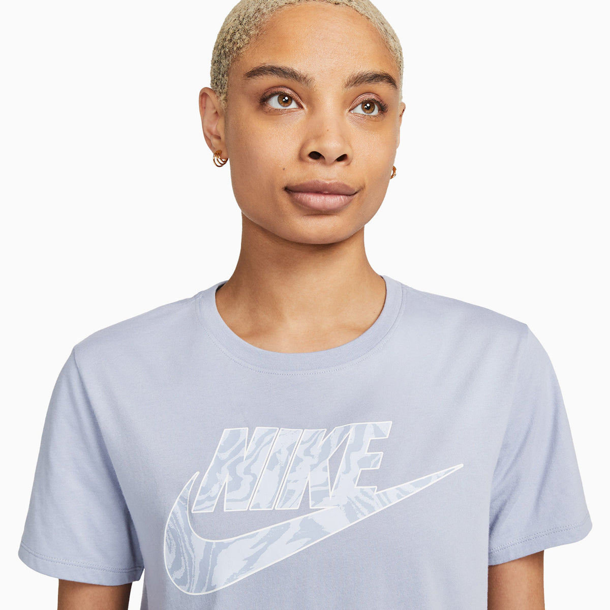 womens-nike-sportswear-t-shirt-and-shorts-outfit-fb8087-510-dv7948-519