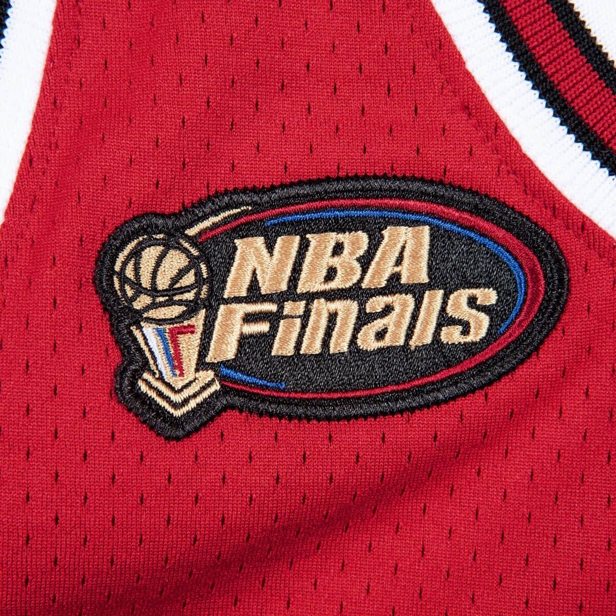 mitchell-and-ness-authentic-michael-jordan-chicago-bulls-road-nba-finals-1997-98-jersey-ajy4cp19016-cbuscar97mjo