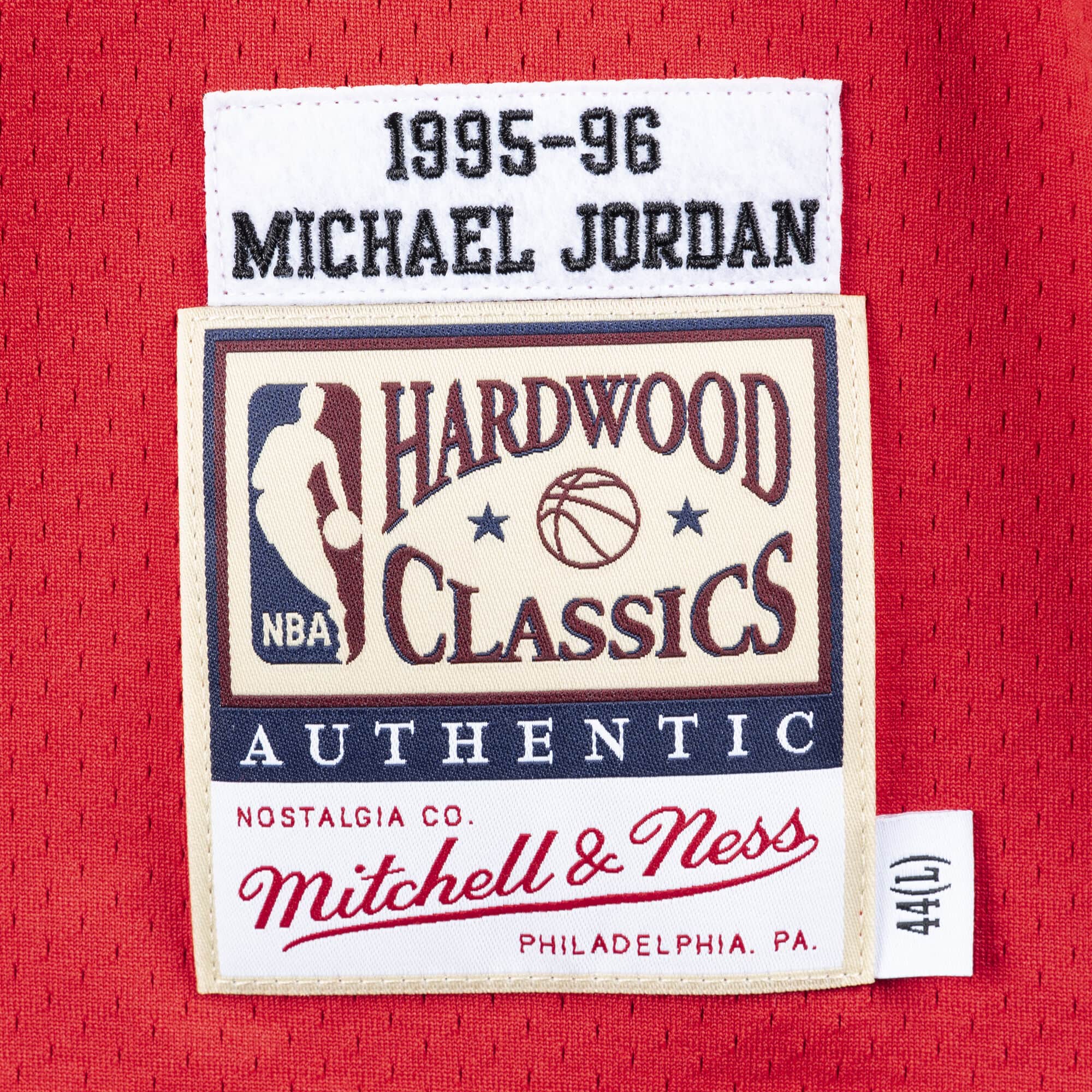 mitchell-ness-authentic-michael-jordan-chicago-bulls-road-finals-nba-1995-96-jersey-ajy4gs18075-cbuscar95mjo