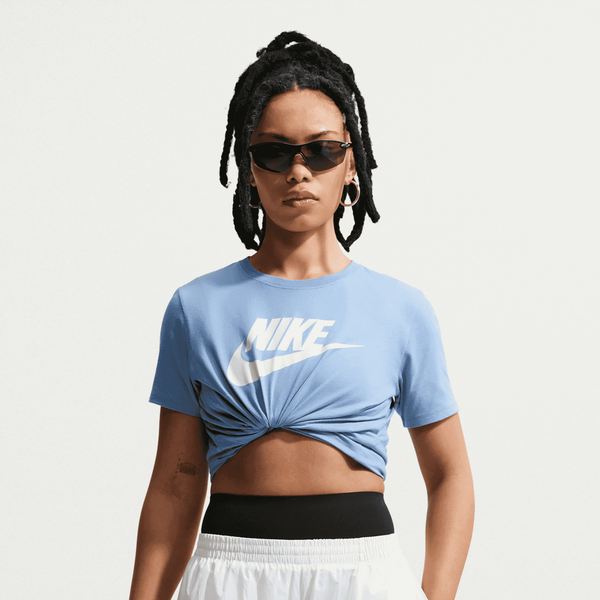 Nike Women's Sportswear Essentials Outfit