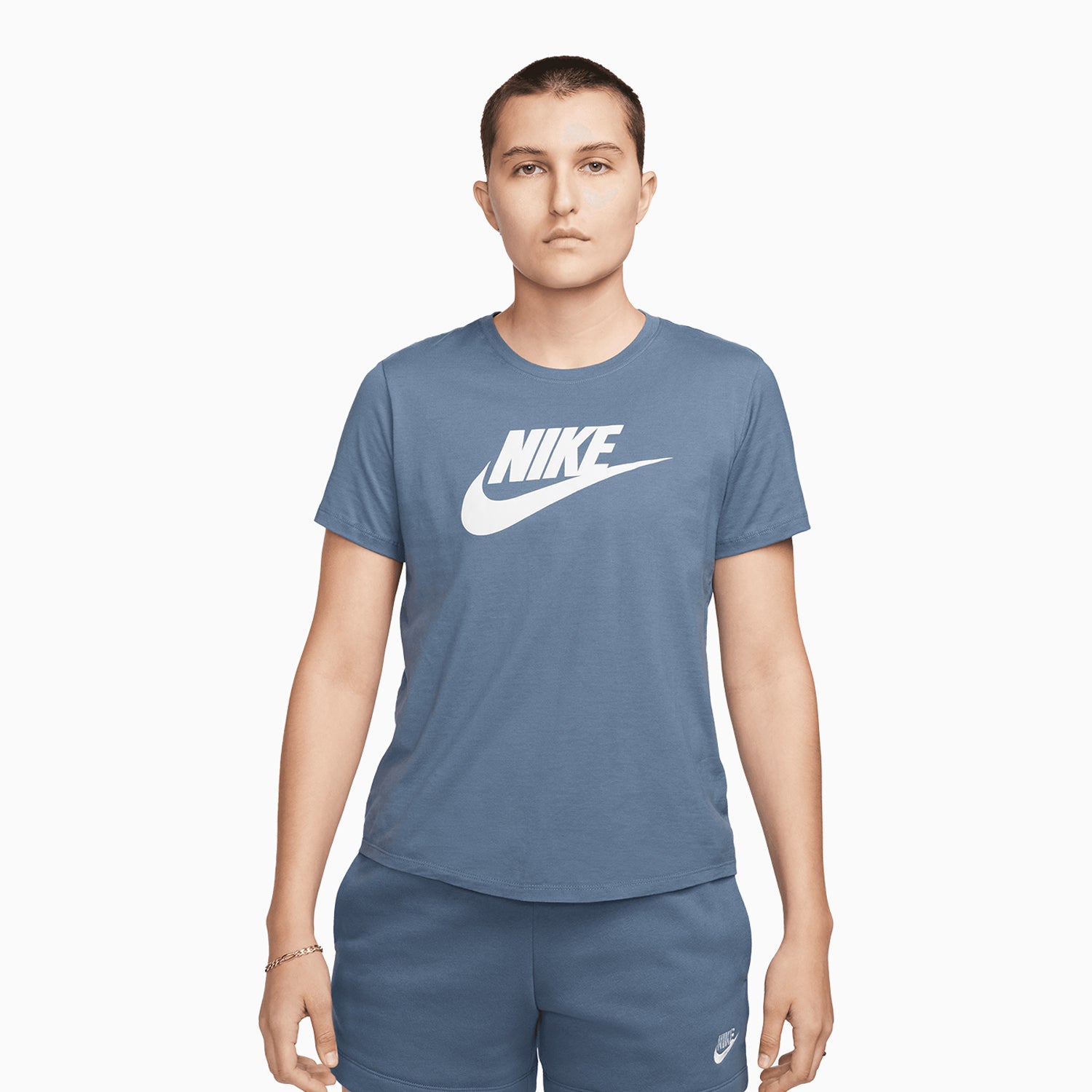 nike-womens-sportswear-classics-essentials-outfit-dx7906-491-dv7791-491