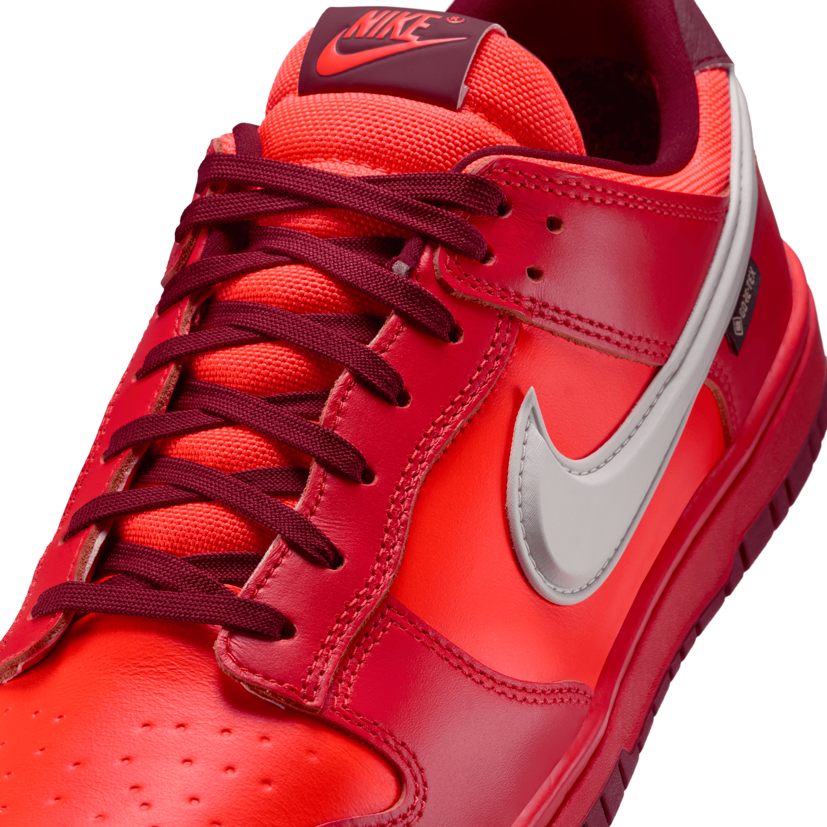 Men's Dunk Low Gore-Tex "Crimson"