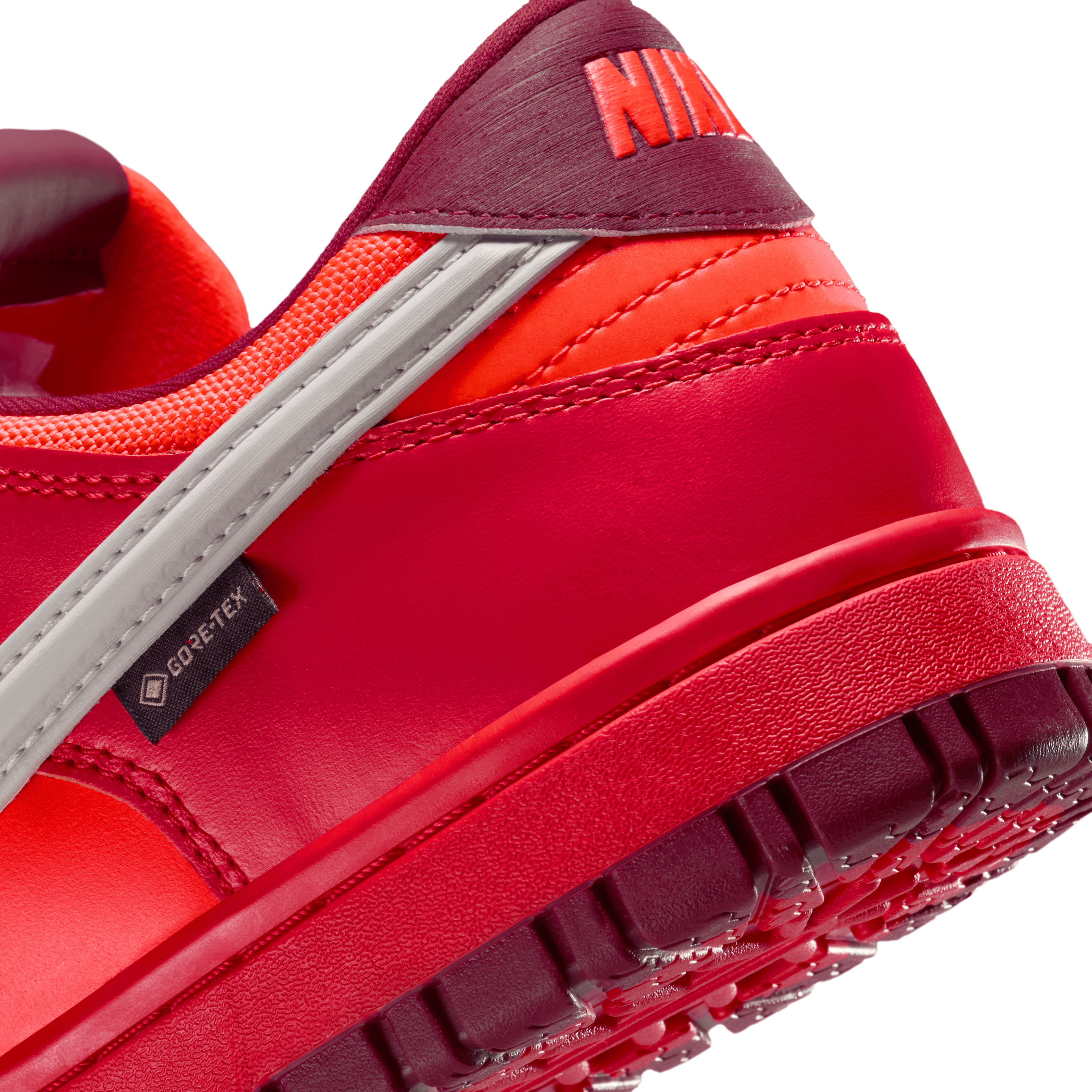 Men's Dunk Low Gore-Tex "Crimson"