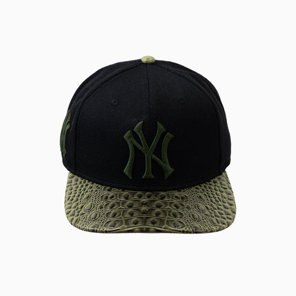 Pro Standard New York Yankees MLB Leather Visor Strapback Hat