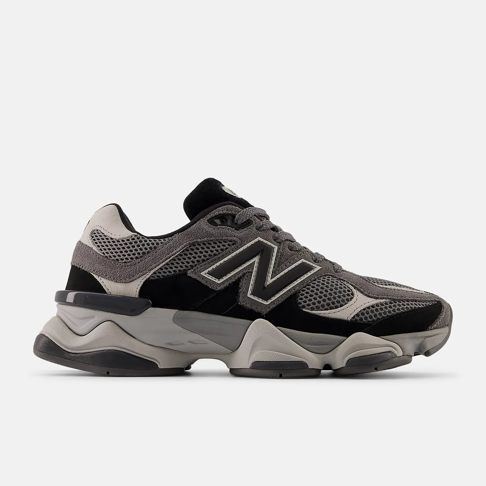 9060 "Black Castlerock"