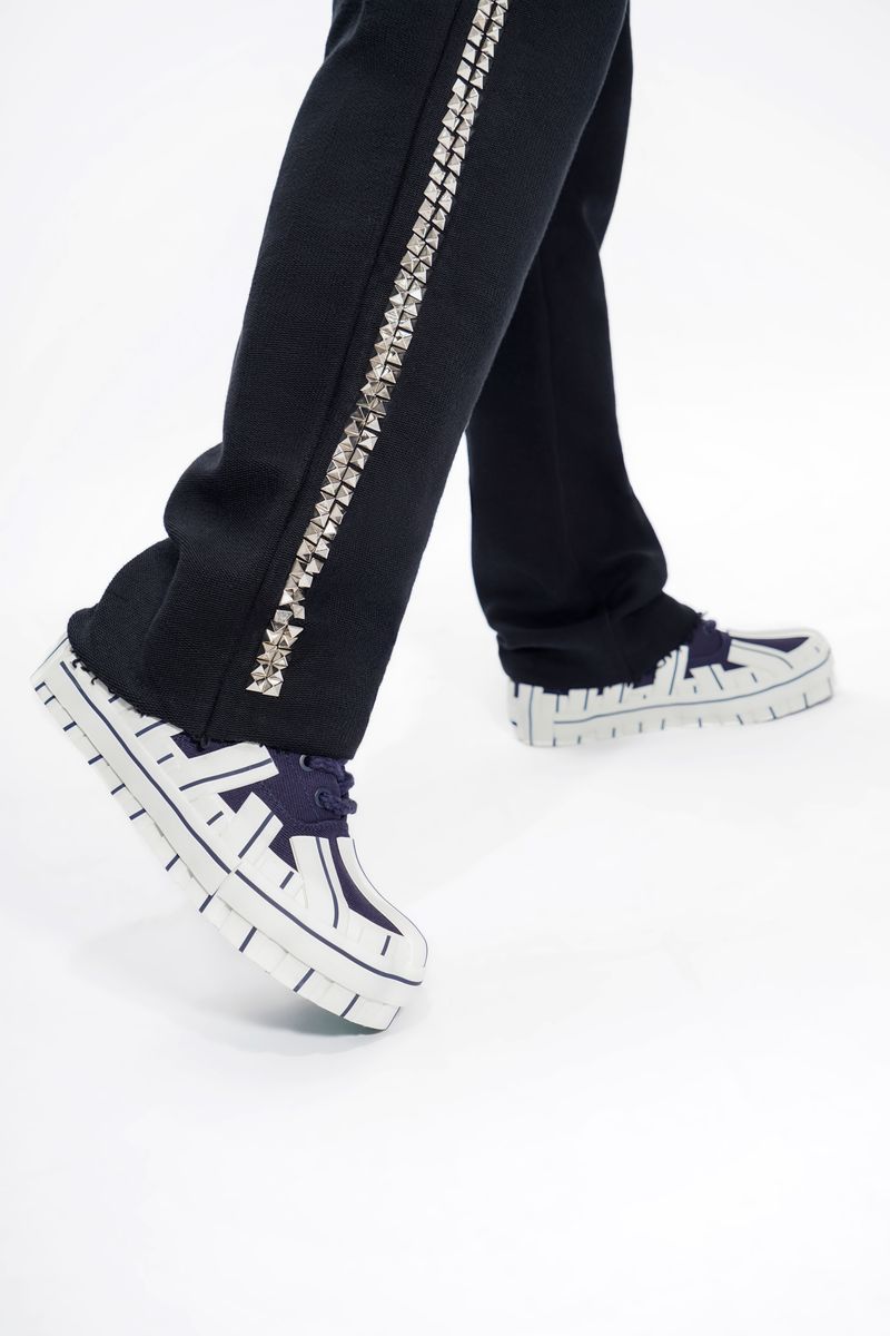 Men's Hand It Saturn Outfit