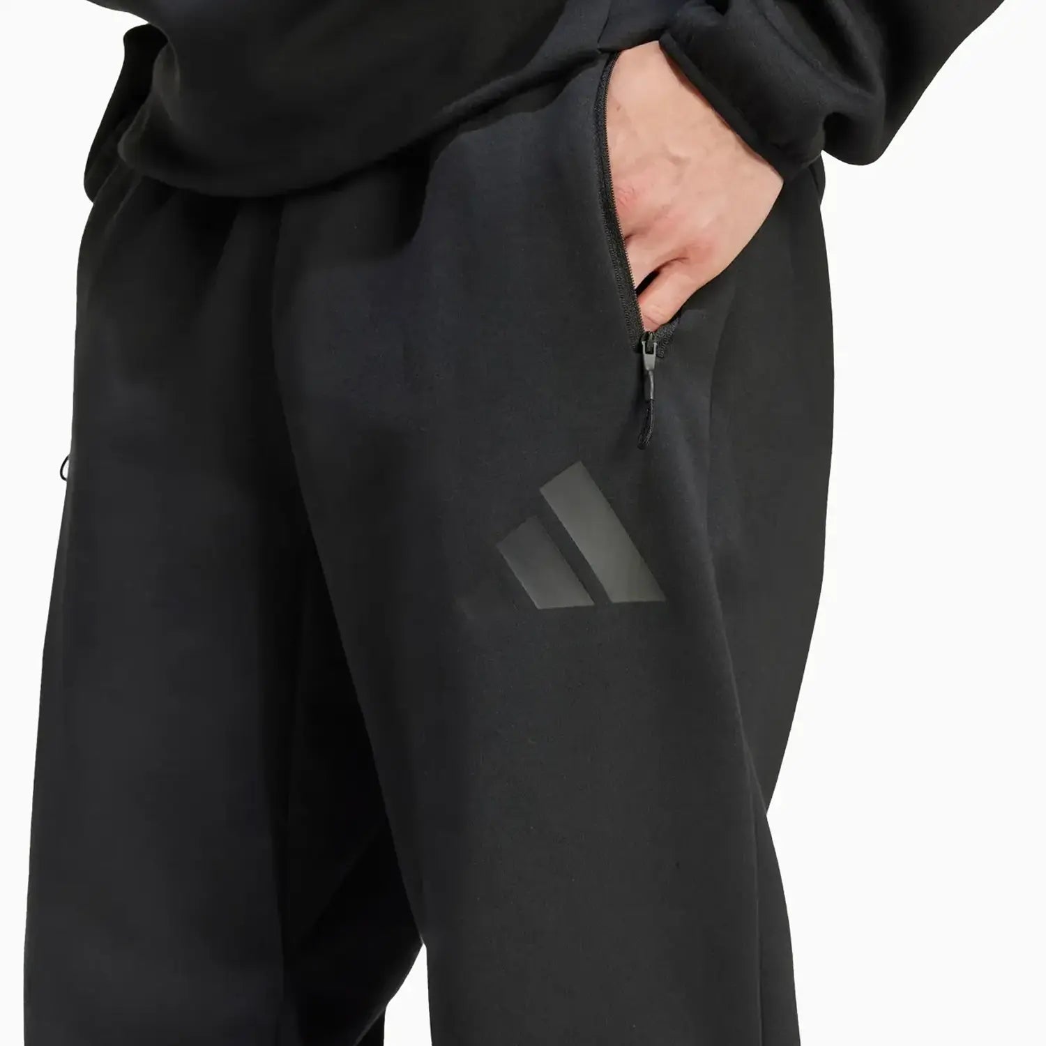adidas Men's Sportswear Z.N.E Outfit