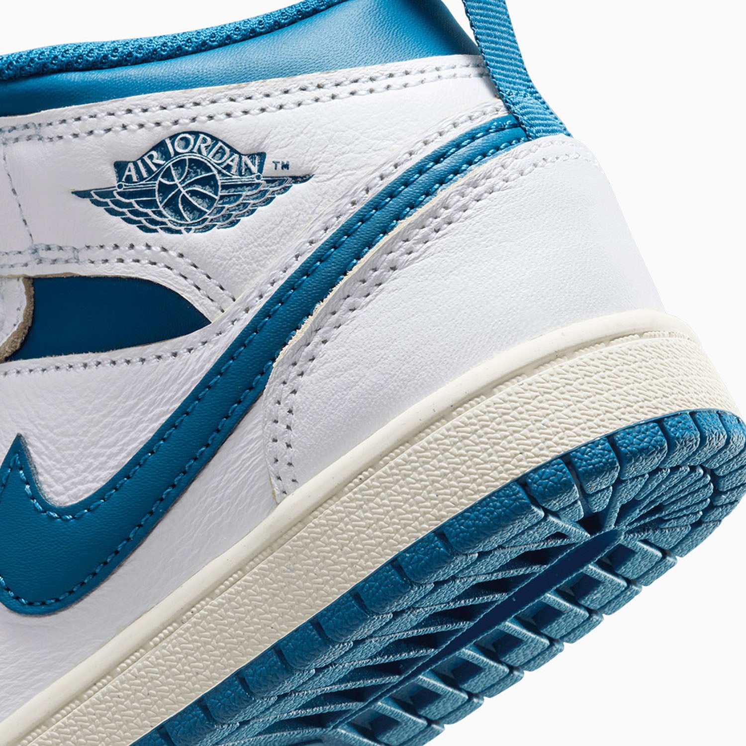 kids-air-jordan-1-mid-se-pre-school-shoes-fn7493-141
