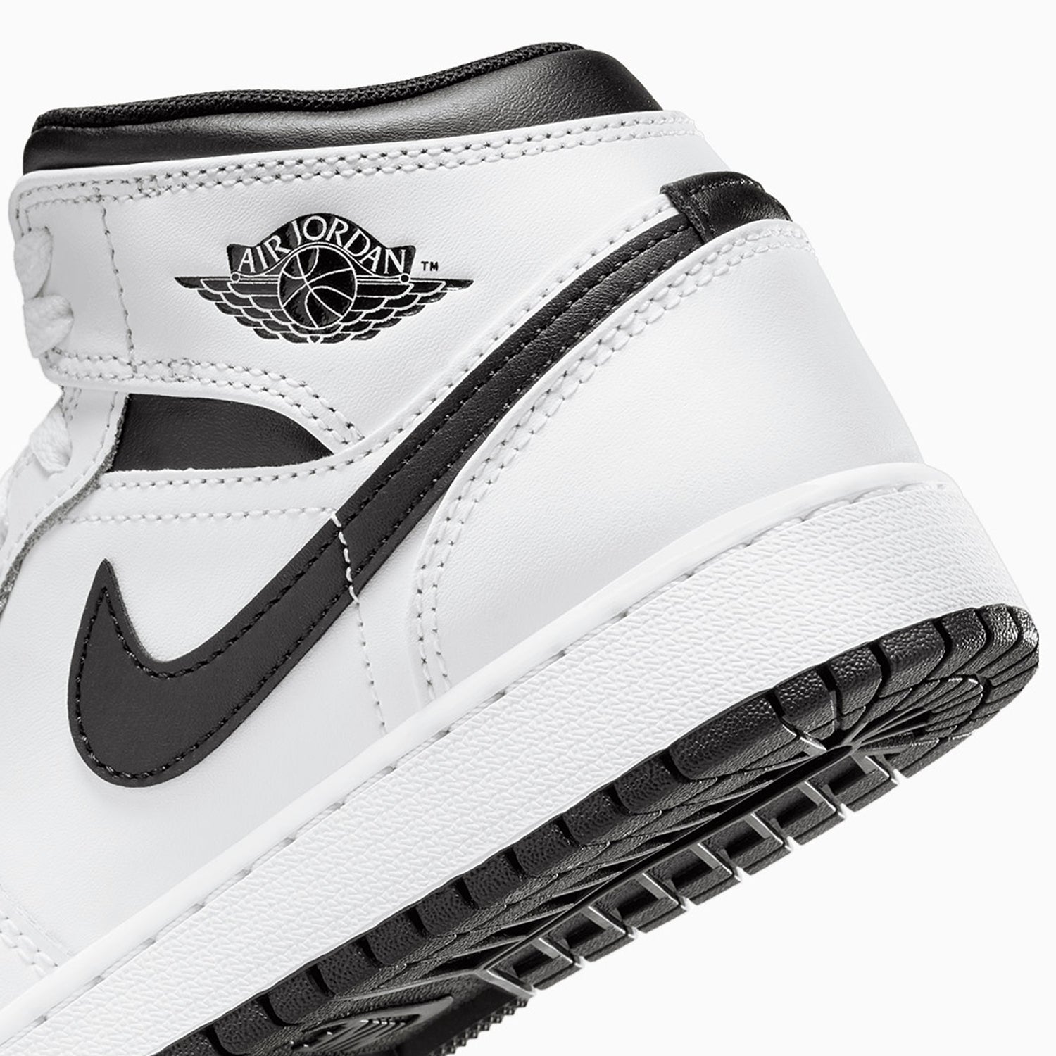 kids-air-jordan-1-mid-white-black-grade-school-shoes-dq8423-132