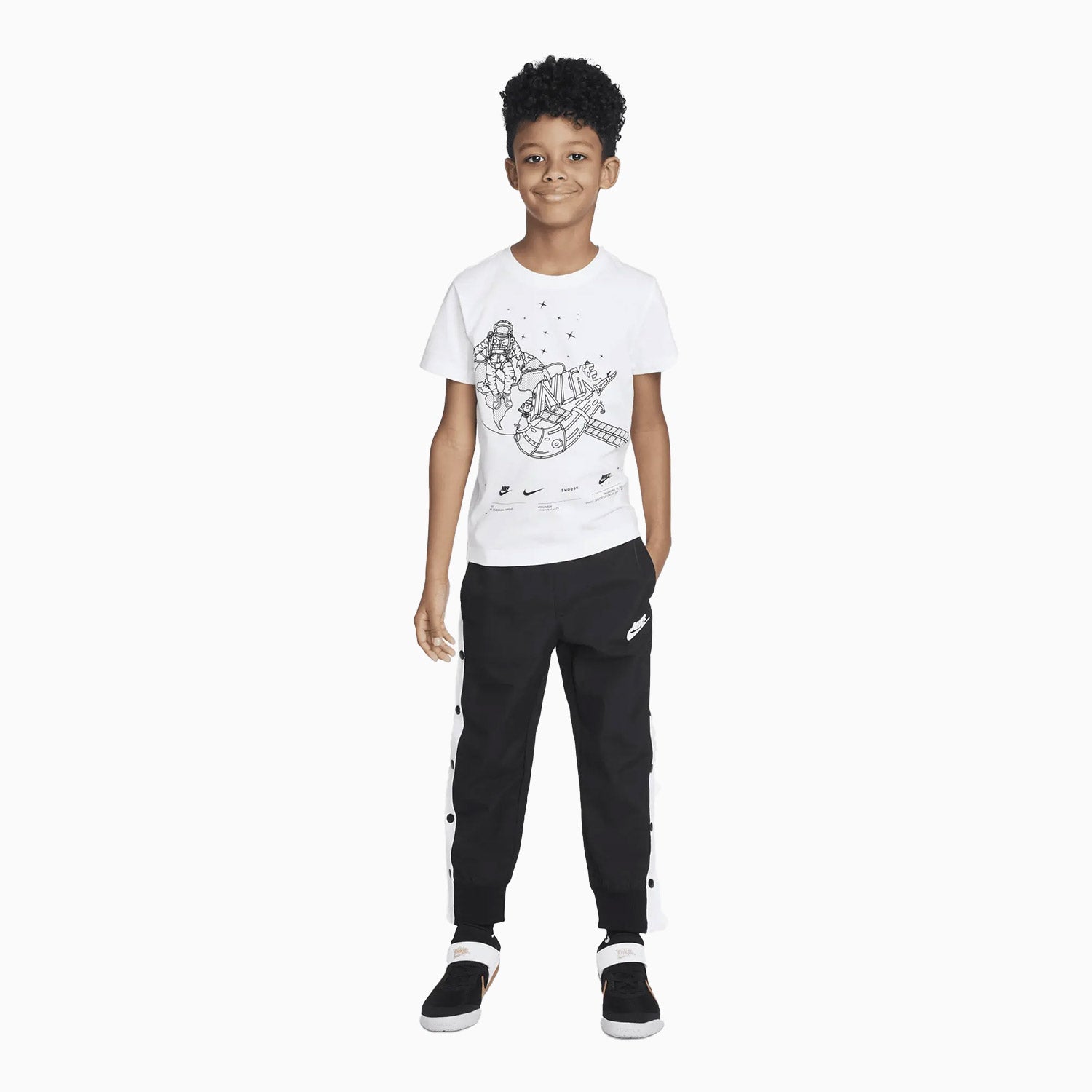 nike-kids-satelite-graphics-short-sleeve-t-shirt-86k606-001