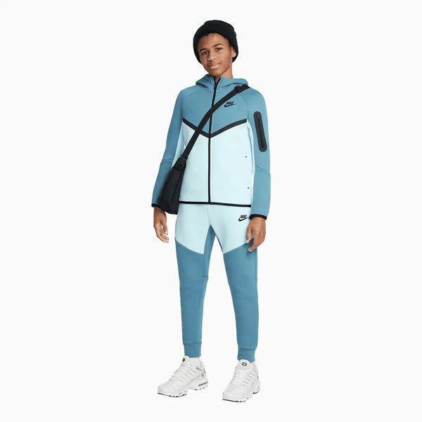 nike-kids-sportswear-tech-