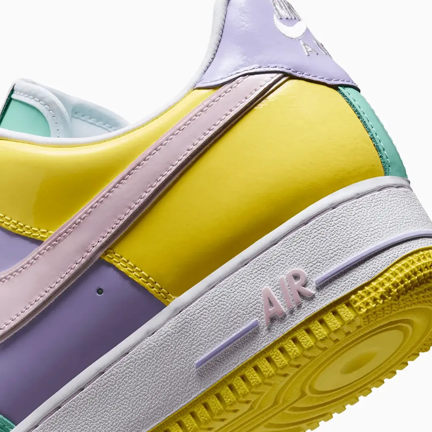 Men's Air Force 1 07 "Easter"