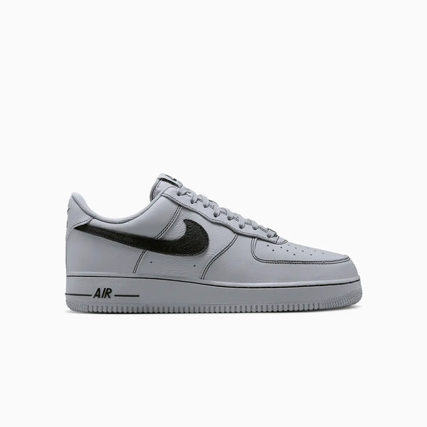 あん① Nike Men's Air Force 1 07 LV8 