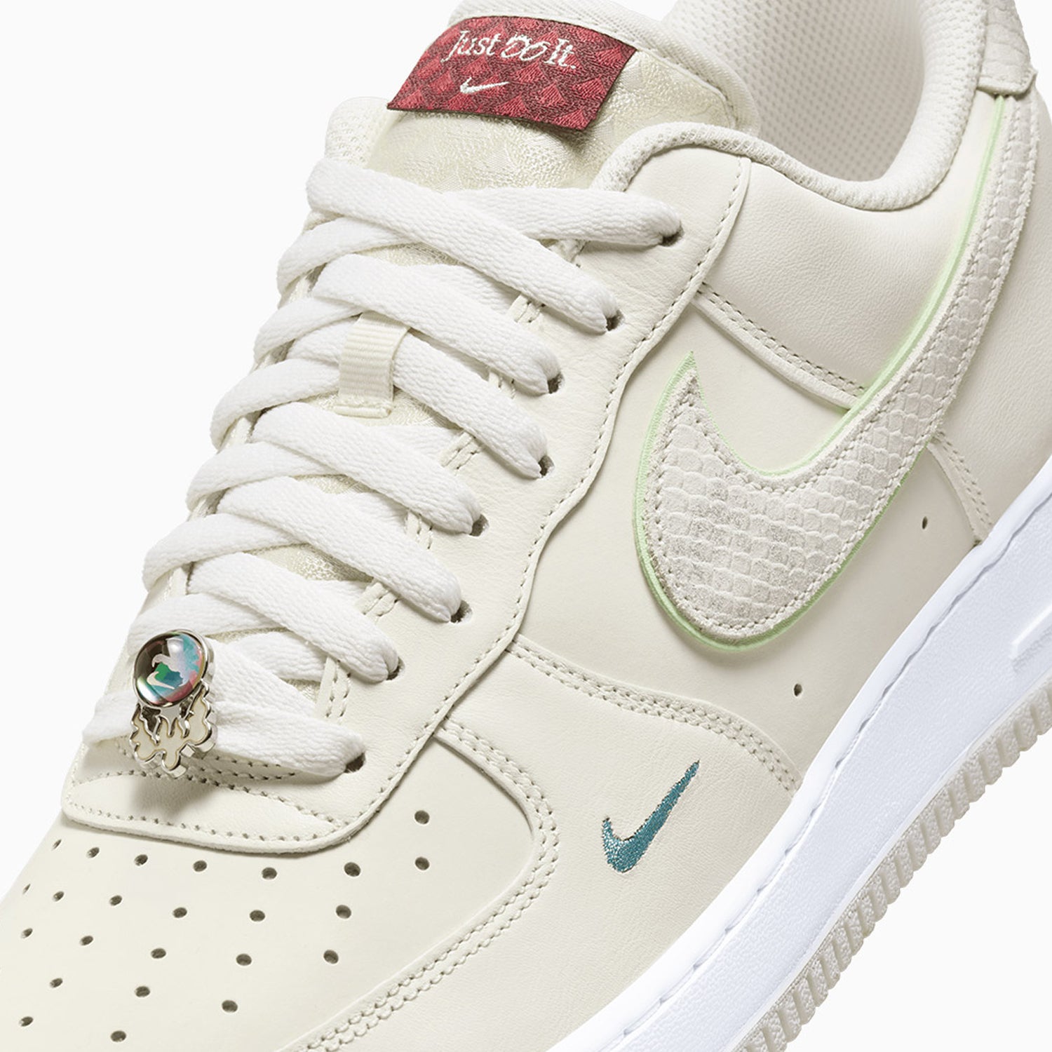 nike-mens-air-force-1-07-year-of-the-dragon-shoes-fz5052-131