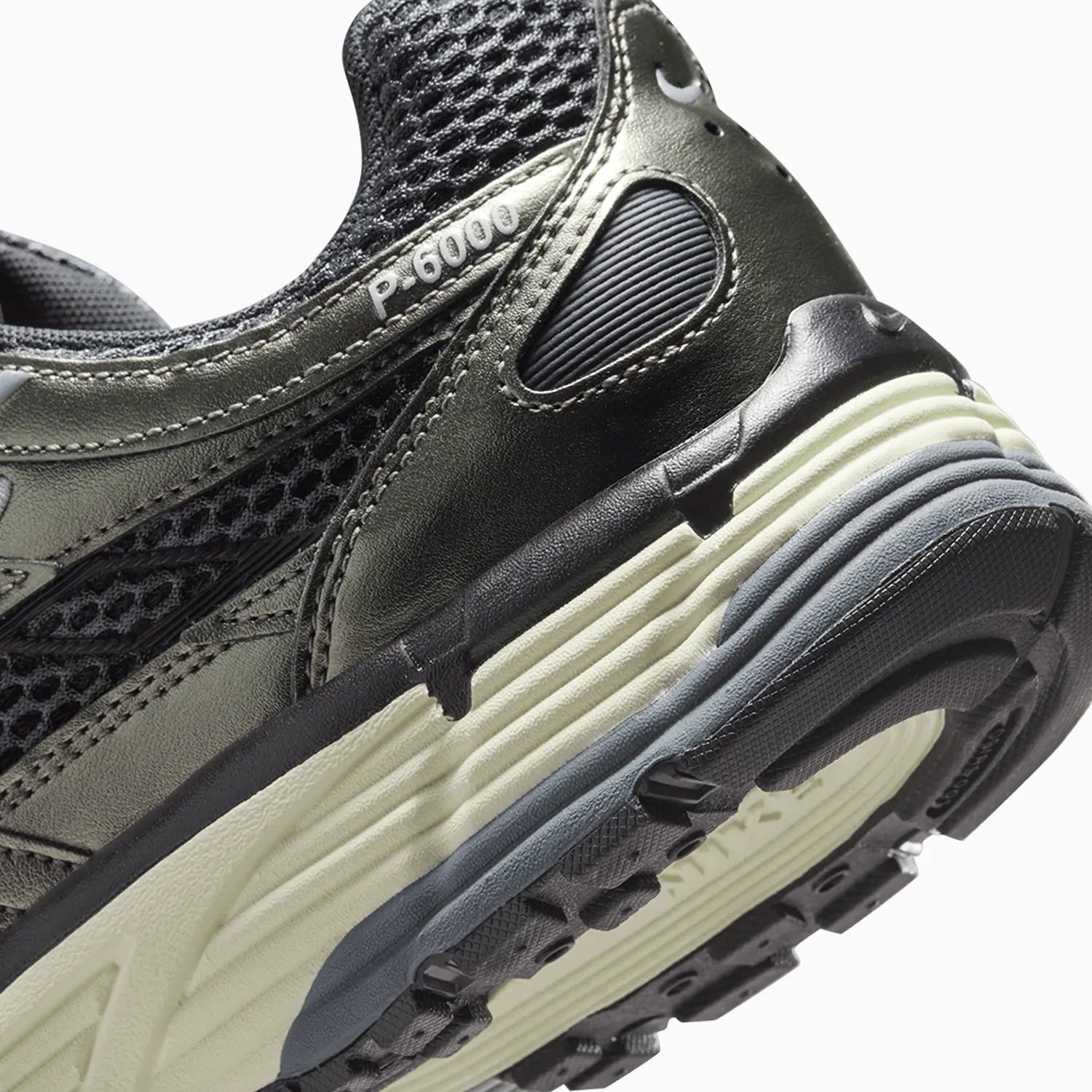 Men's P-6000 SE Shoes Nike - Tops and Bottoms USA