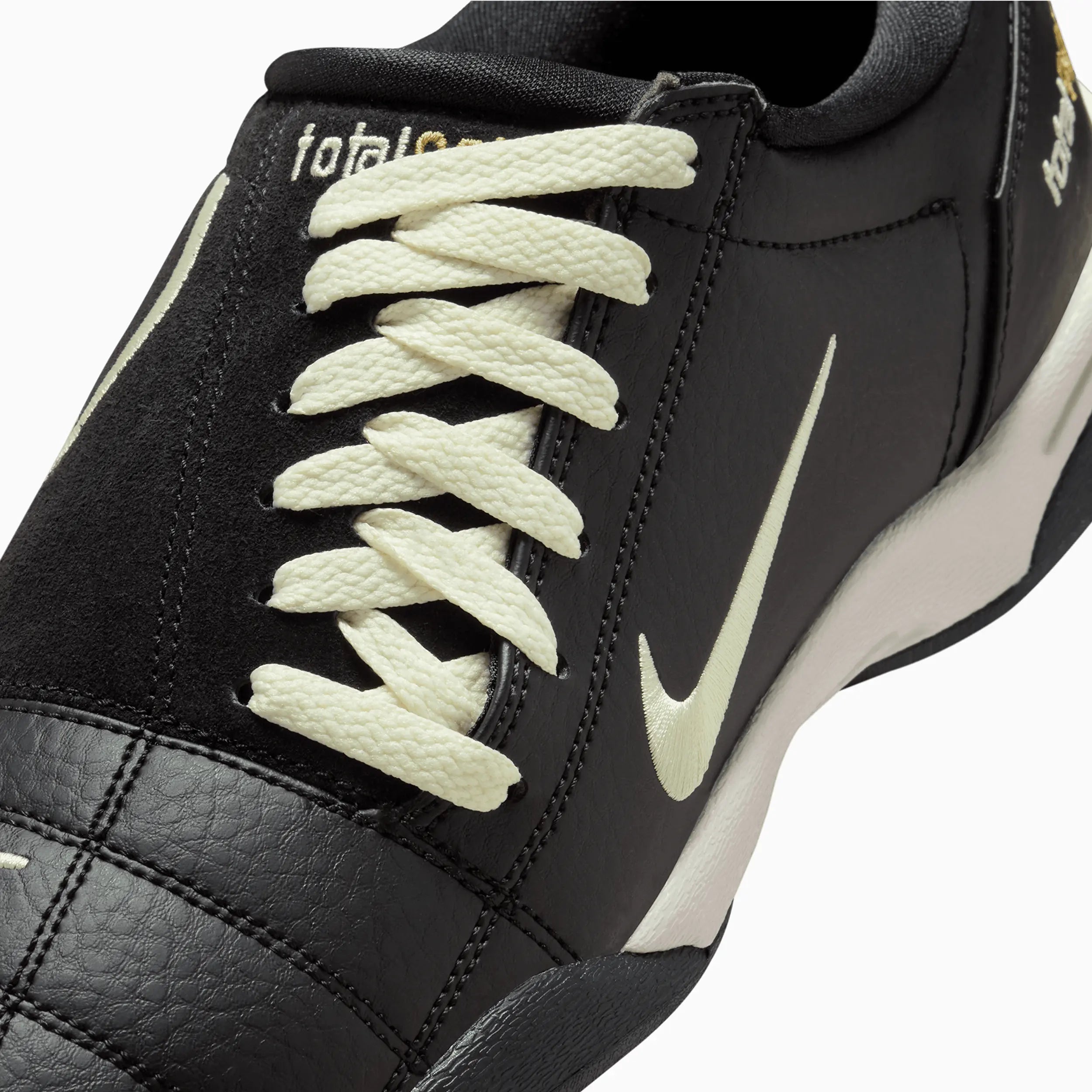 Nike Men's Total 90 