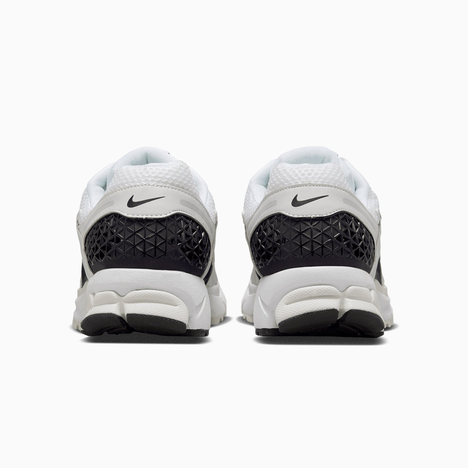 nike-mens-zoom-vomero-5-white-black-shoes-fb9149-101