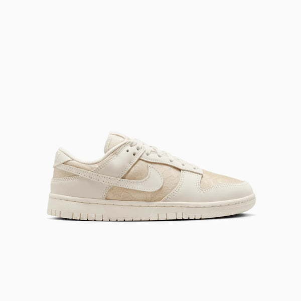 Nike Women's Dunk Low 