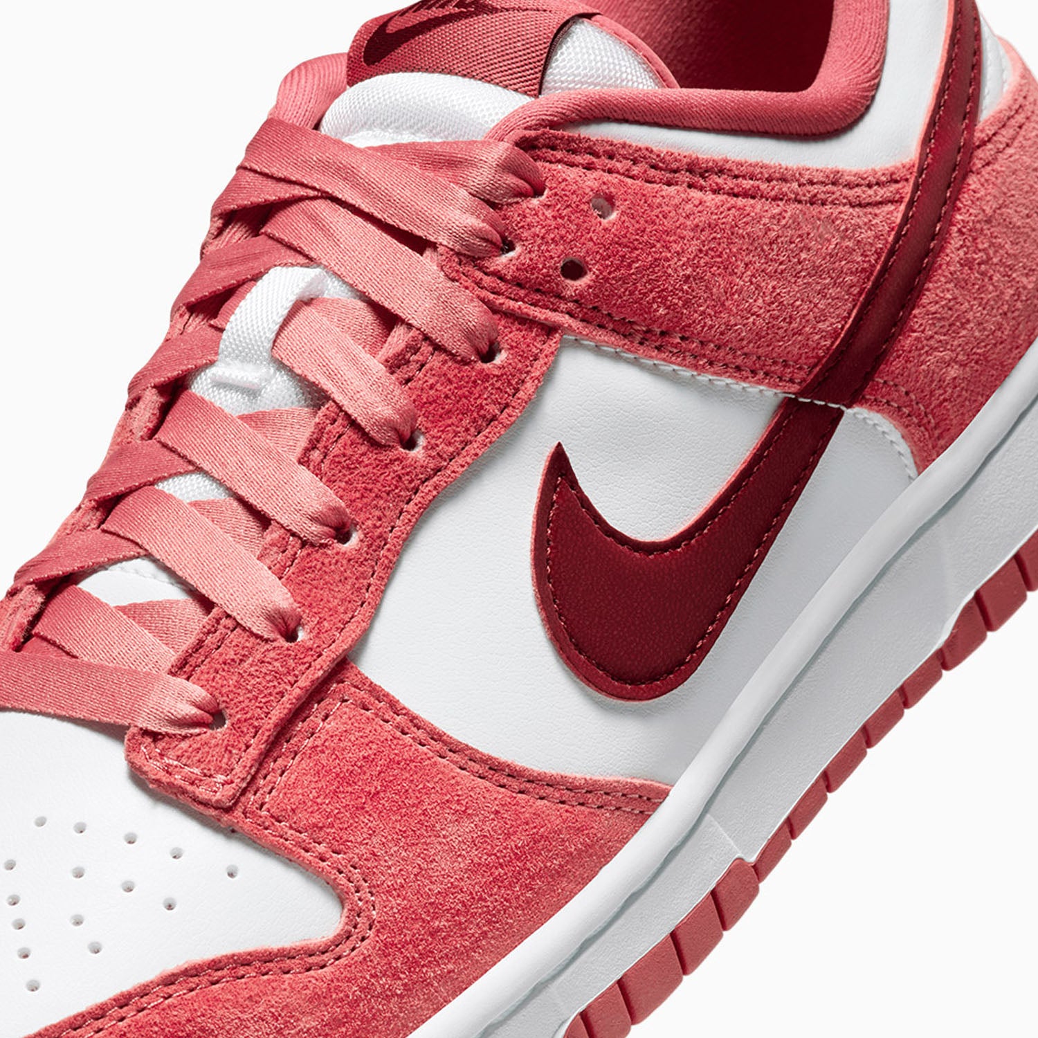 nike-womens-dunk-low-valentines-day-shoes-fq7056-100