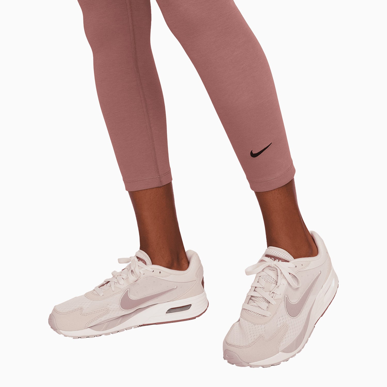 Nike Women's Sportswear Essential Swoosh Outfit