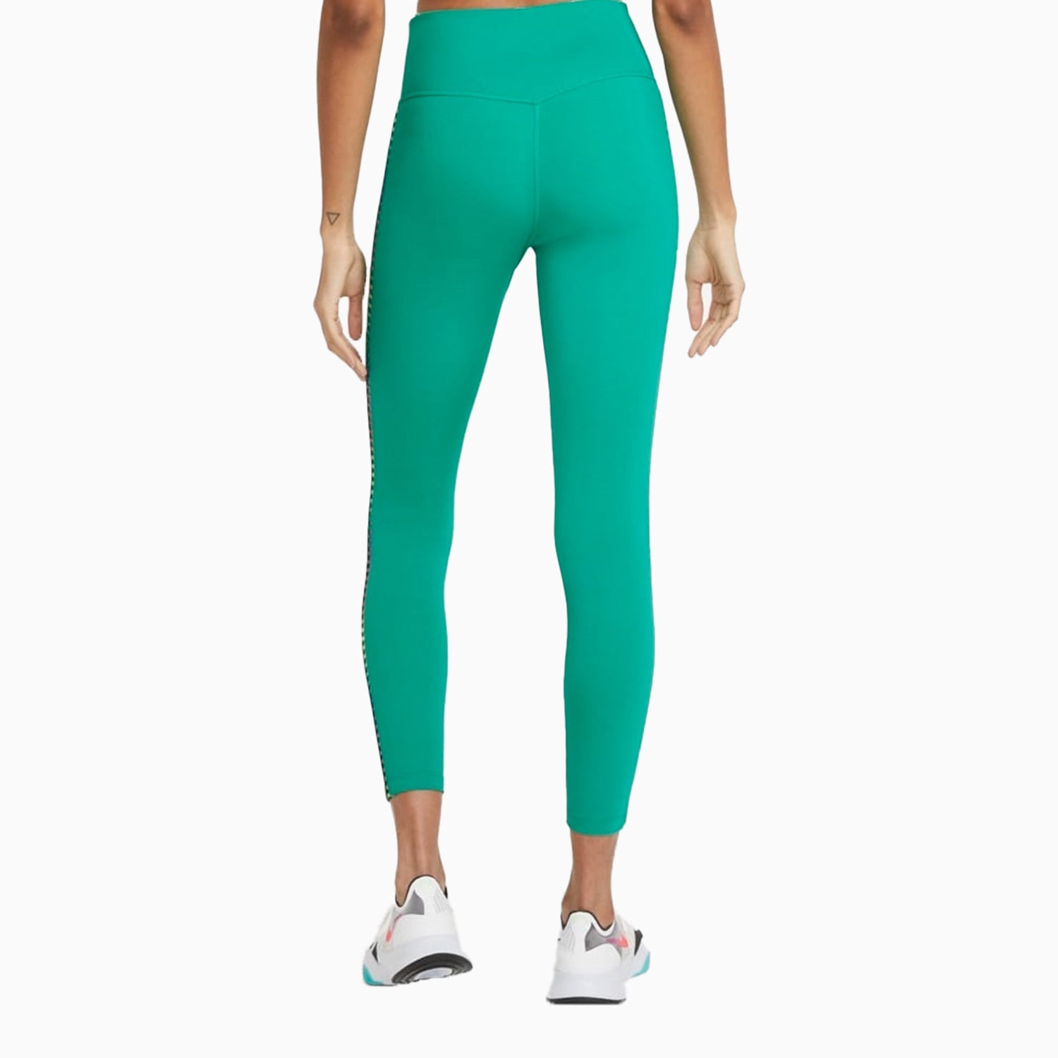 Women's Nike Dry-Fit Outfit1