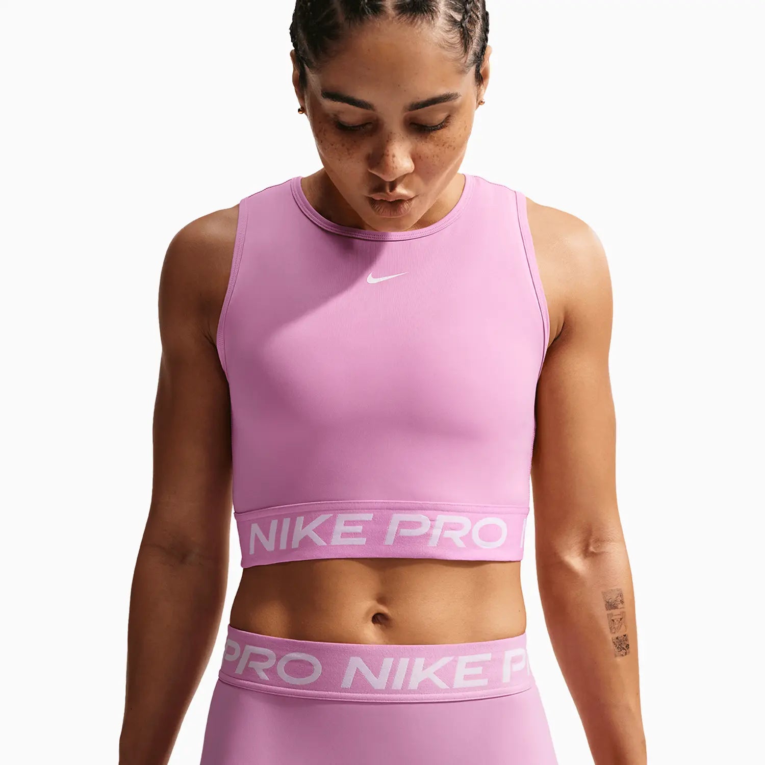 Nike Women's Pro Dri-Fit Cropped Outfit