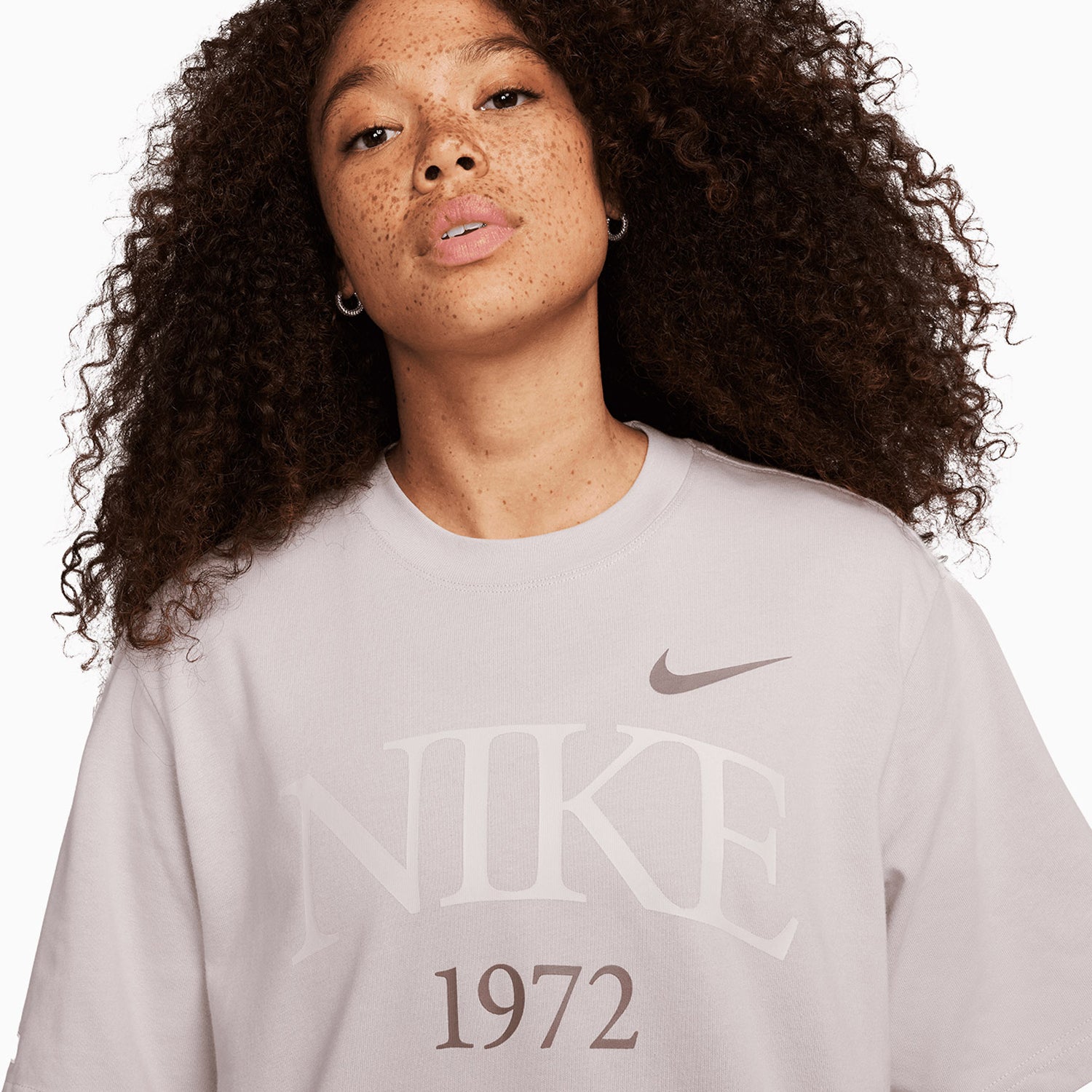 nike-womens-sportswear-classic-t-shirt-and-shorts-outfit-fq6600-019-fn3637-019