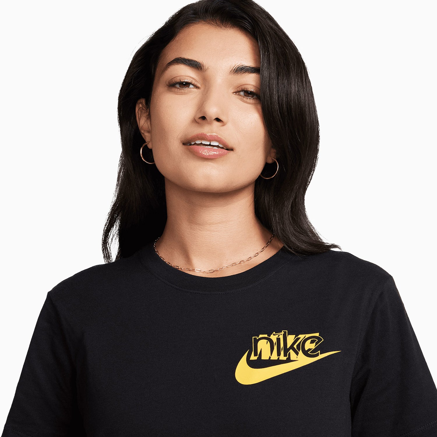 nike-womens-graphic-short-sleeve-t-shirt-fq6603-010