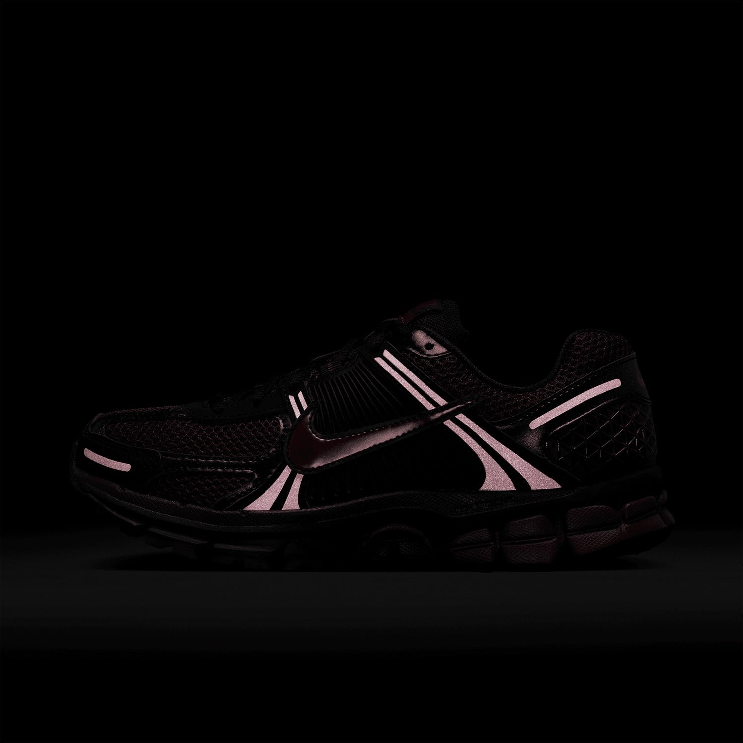 Women's Zoom Vomero 5 "Black Burgundy Crush" Nike - Tops and Bottoms USA