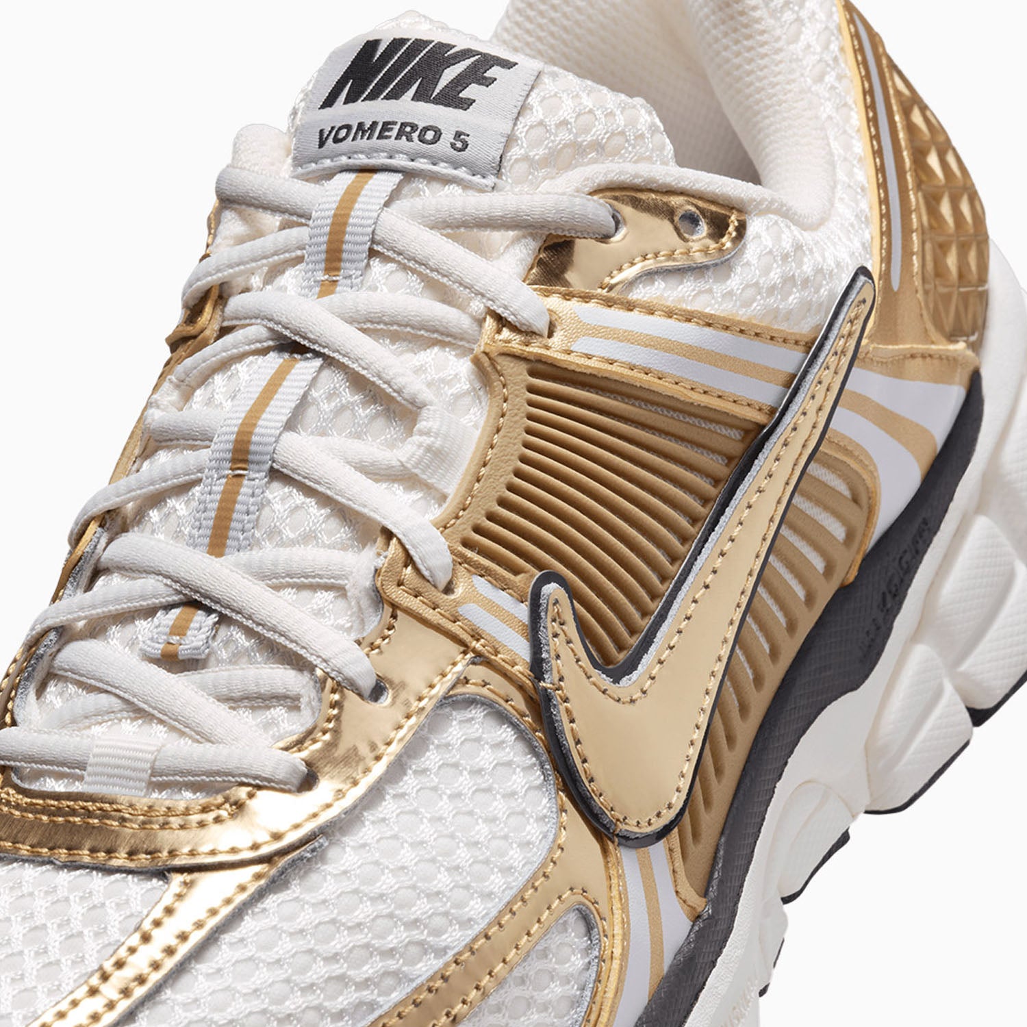 nike-womens-zoom-vomero-5-metallic-gold-shoes-hf7723-001
