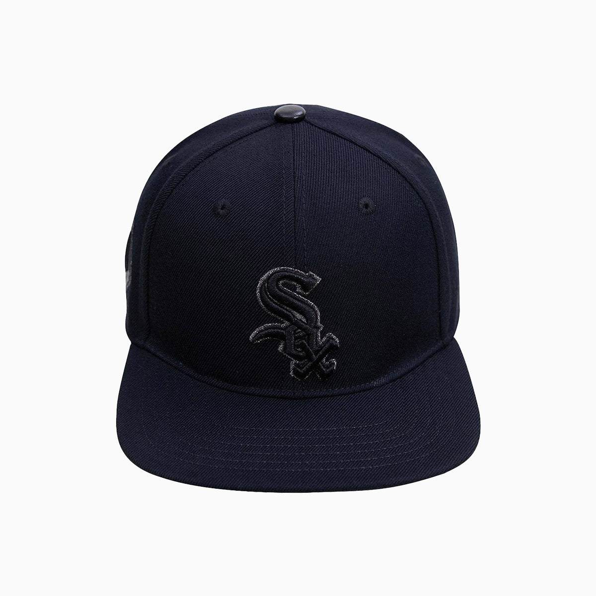 pro-standard-mens-chicago-white-sox-triple-black-logo-snapback-hat-lcw732547-blk