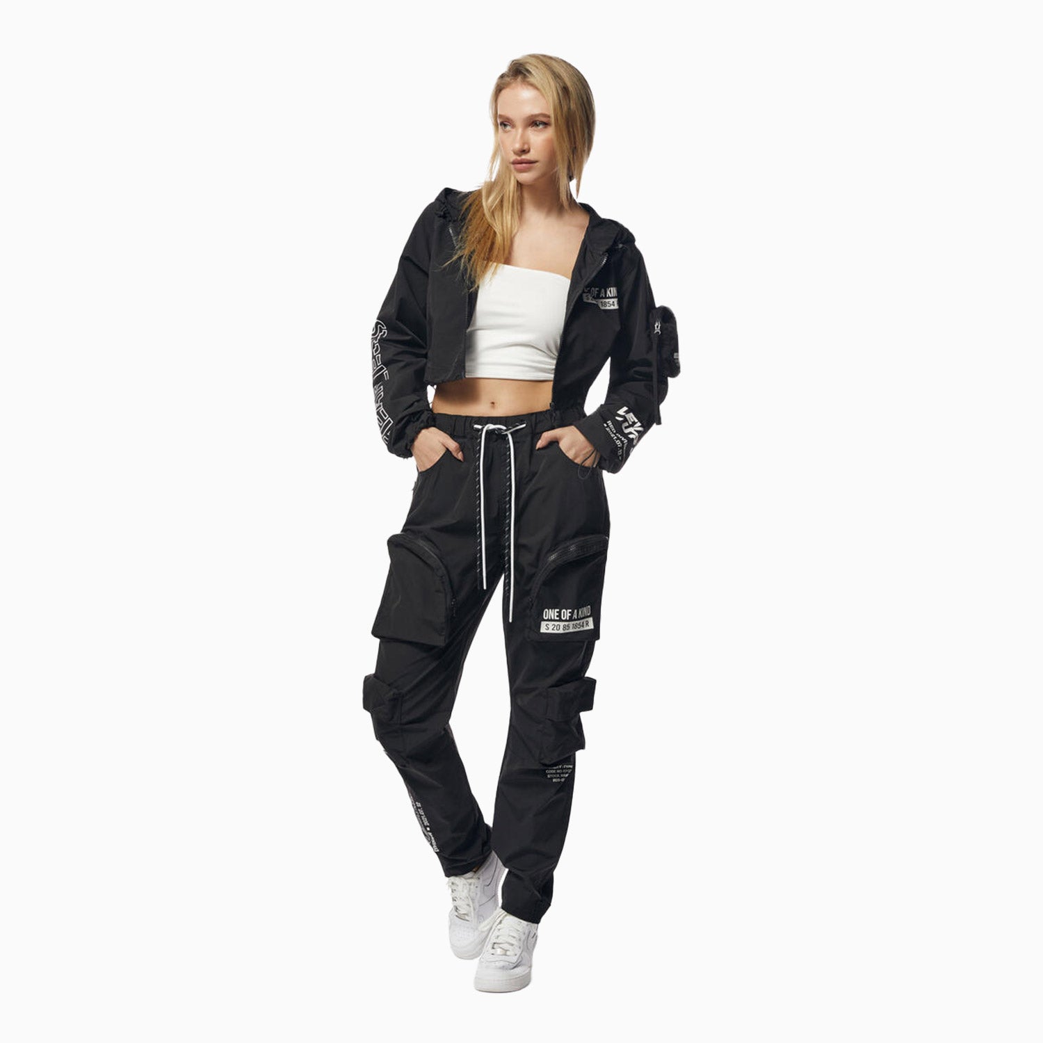 smoke-rise-womens-utility-graphic-cropped-windbreaker-outfit-ew23582-blk-ep22282-blk