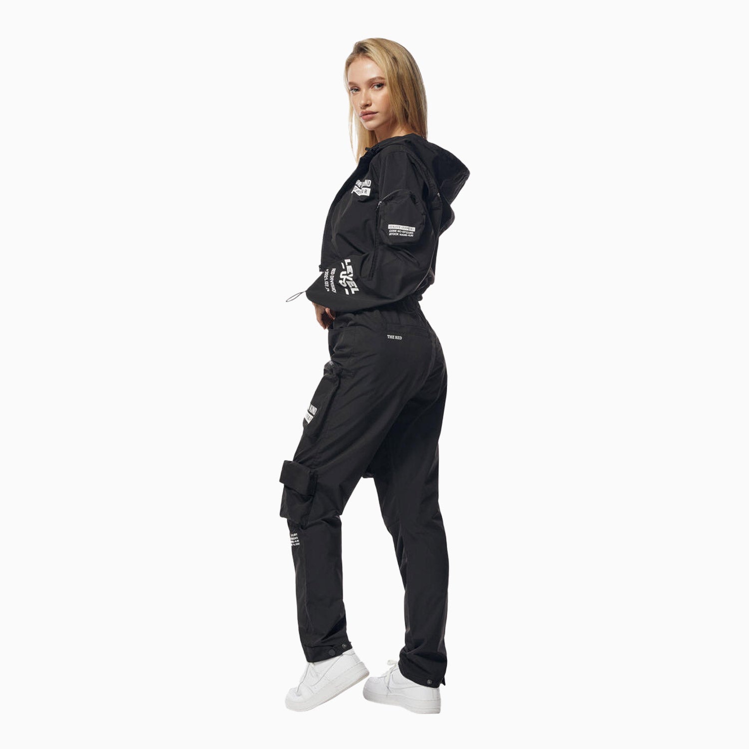 smoke-rise-womens-utility-graphic-cropped-windbreaker-outfit-ew23582-blk-ep22282-blk