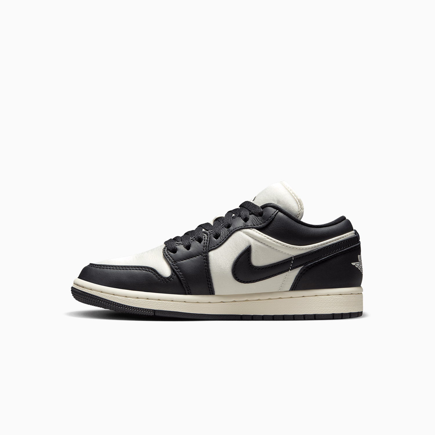 womens-air-jordan-1-low-se-vintage-panda-shoes-fb9893-101