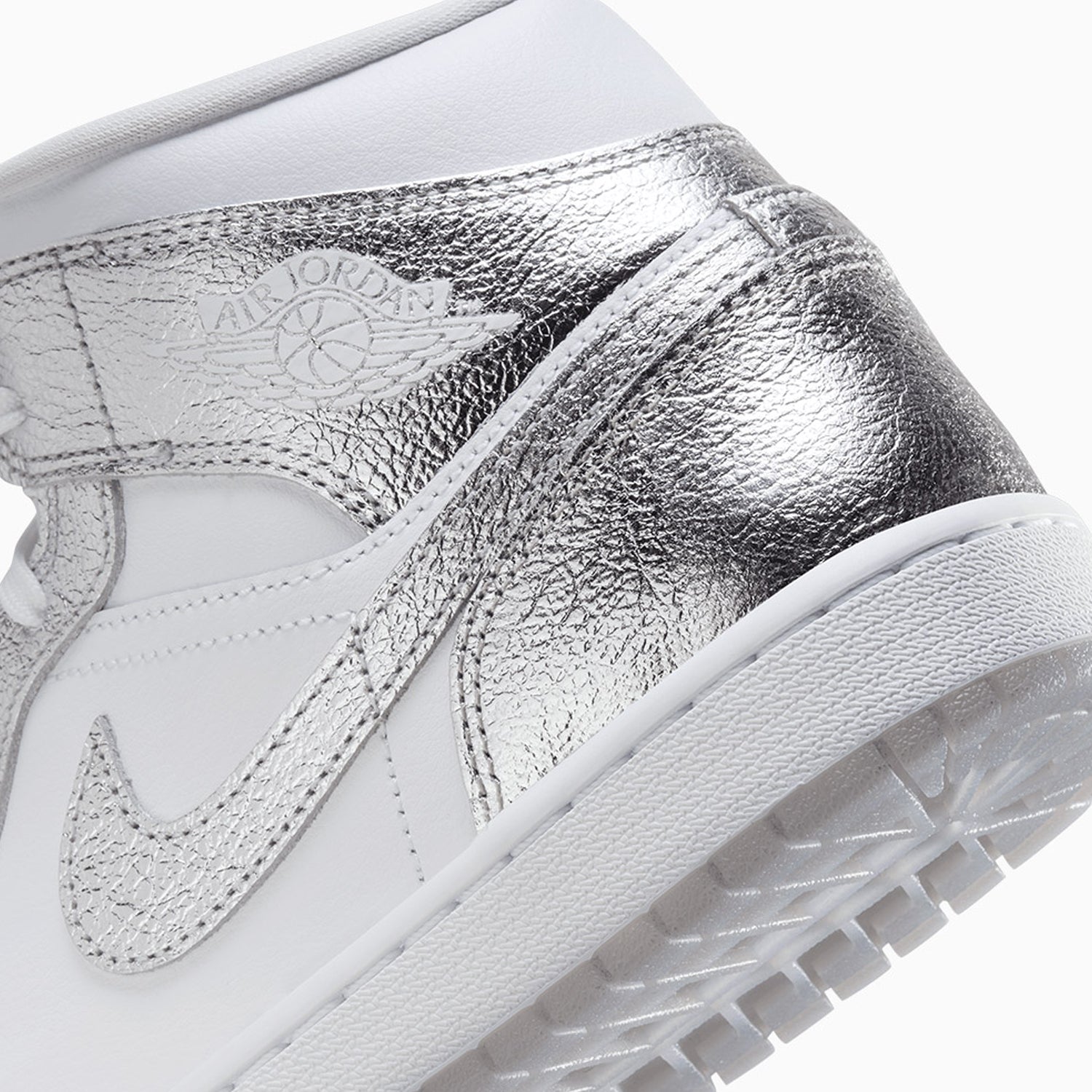 womens-air-jordan-1-se-metallic-silver-fn5031-100