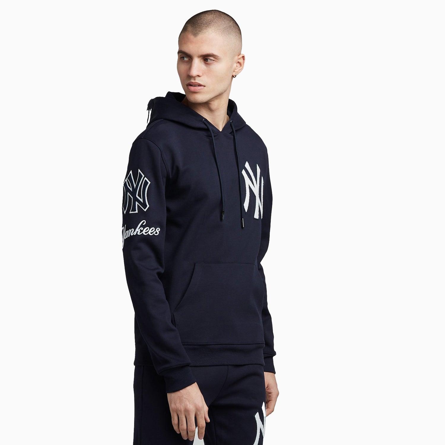 pro-standard-mens-new-york-yankees-logo-pullover-hoodie-lny531152-mdn