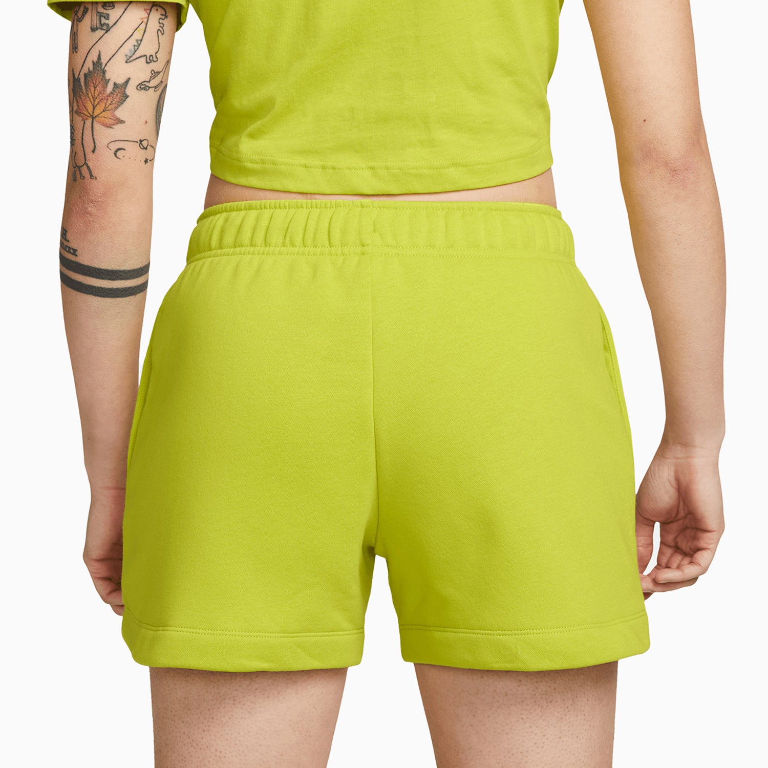 womens-nike-sportswear-club-essentials-t-shirt-and-shorts-outfit-dx7906-308-dq5802-308