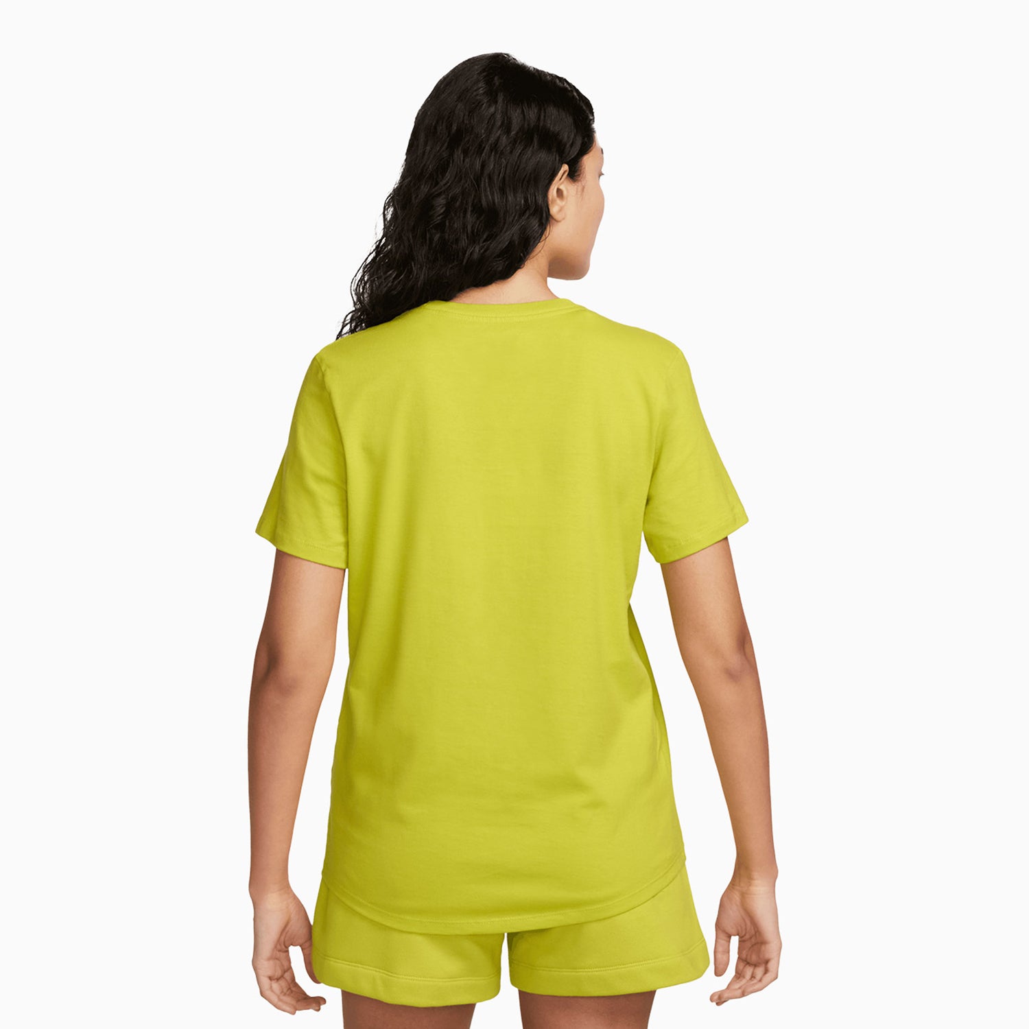 womens-nike-sportswear-club-essentials-t-shirt-and-shorts-outfit-dx7906-308-dq5802-308