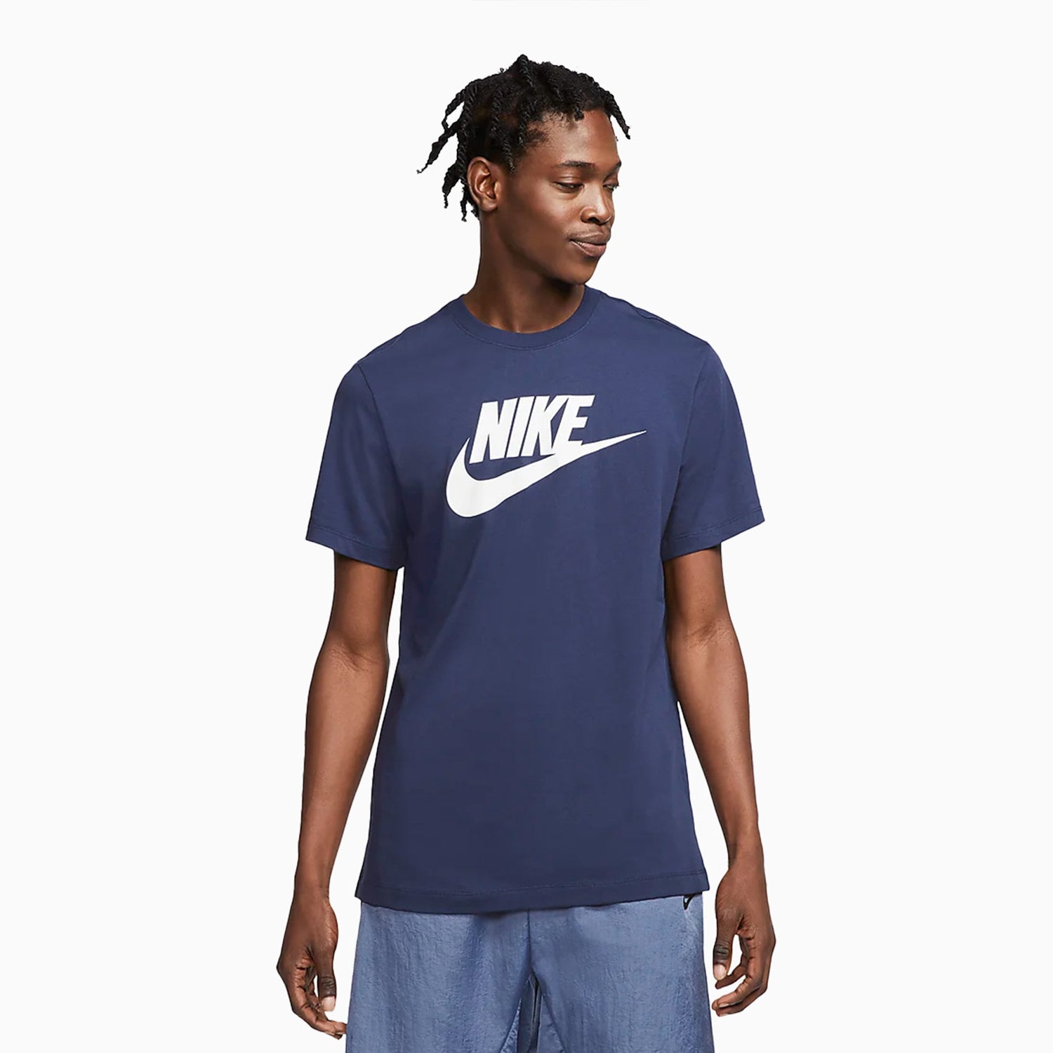 nike-mens-sportswear-club-t-shirt-and-shorts-outfit-ar5004-411-bv2721-410